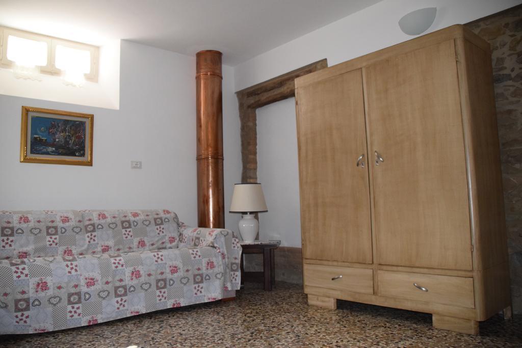 Apartment Casa Antica Chianni Exteriör bild